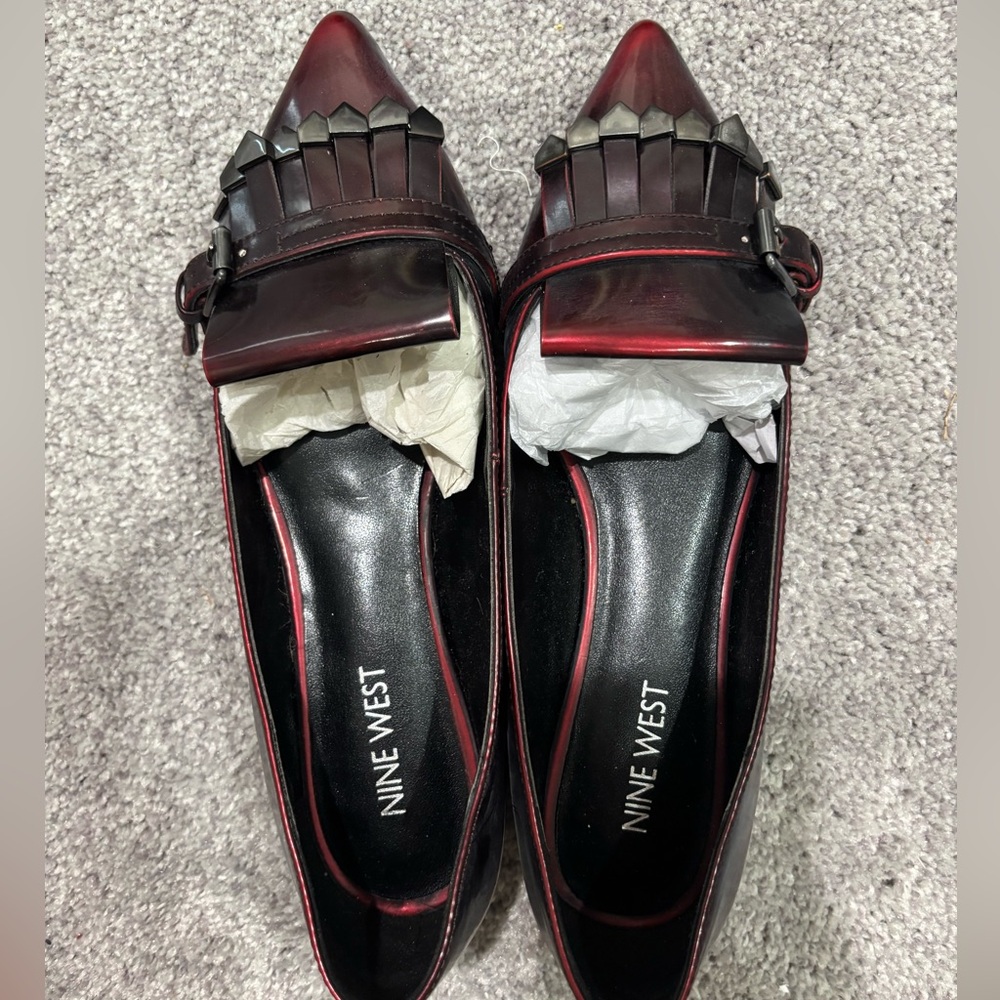 NINE WEST TESSIO FLATS IN CHERRY - Picture 3 of 4